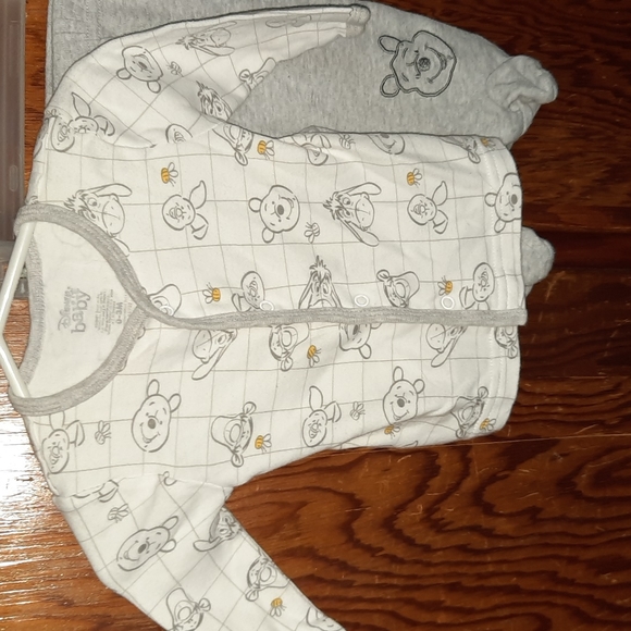 4 for 20$ three Disney baby pj's mickey mouse , Winnie the pooh & Tigger too!!! - Picture 5 of 8
